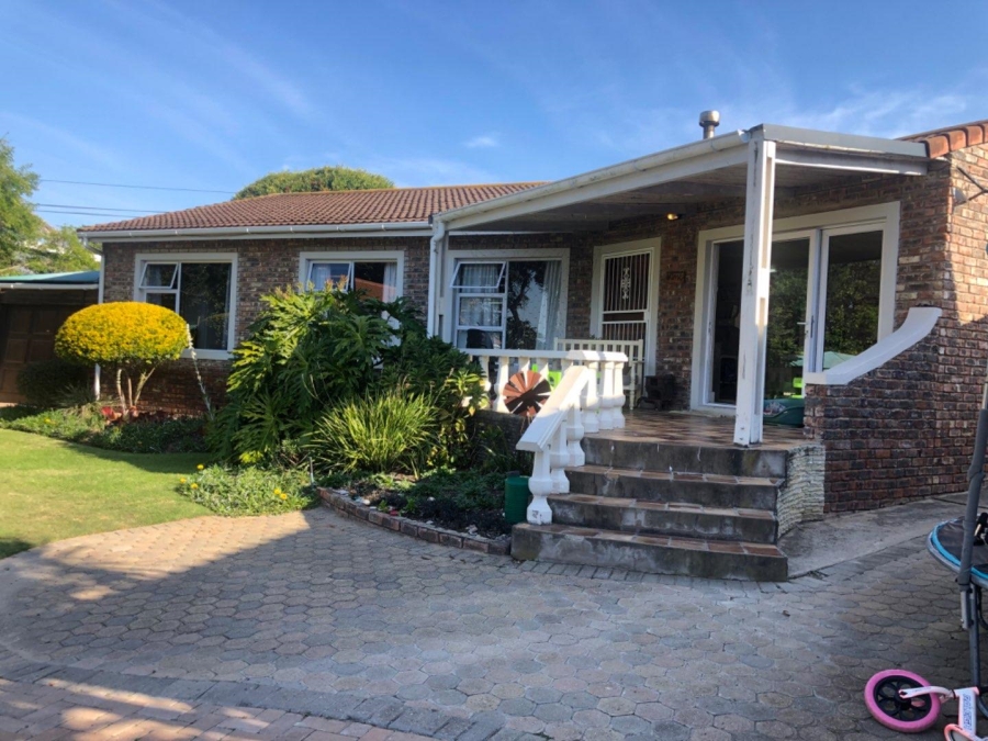 To Let 3 Bedroom Property for Rent in Mossel Bay Central Western Cape